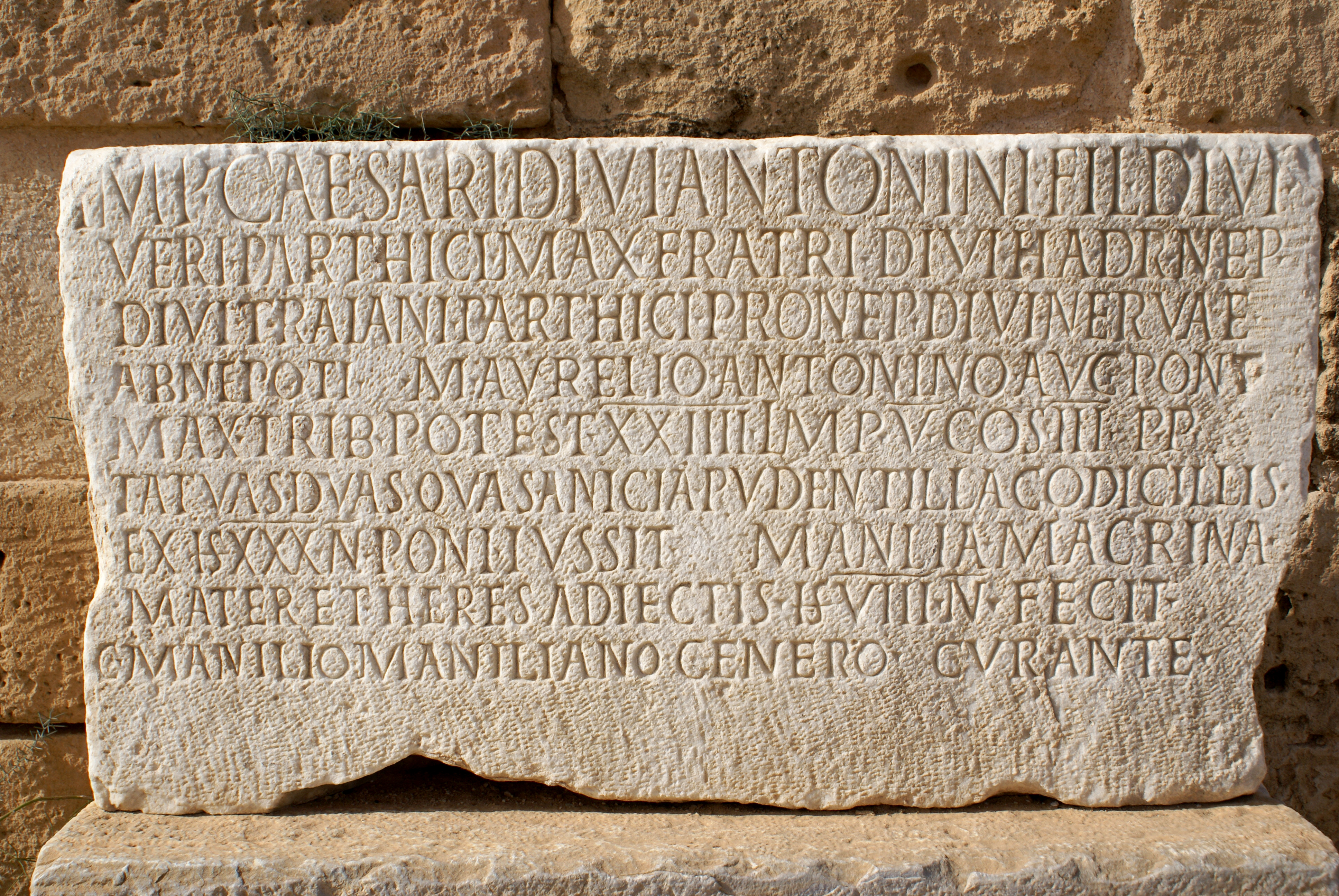 надпись древняя греция