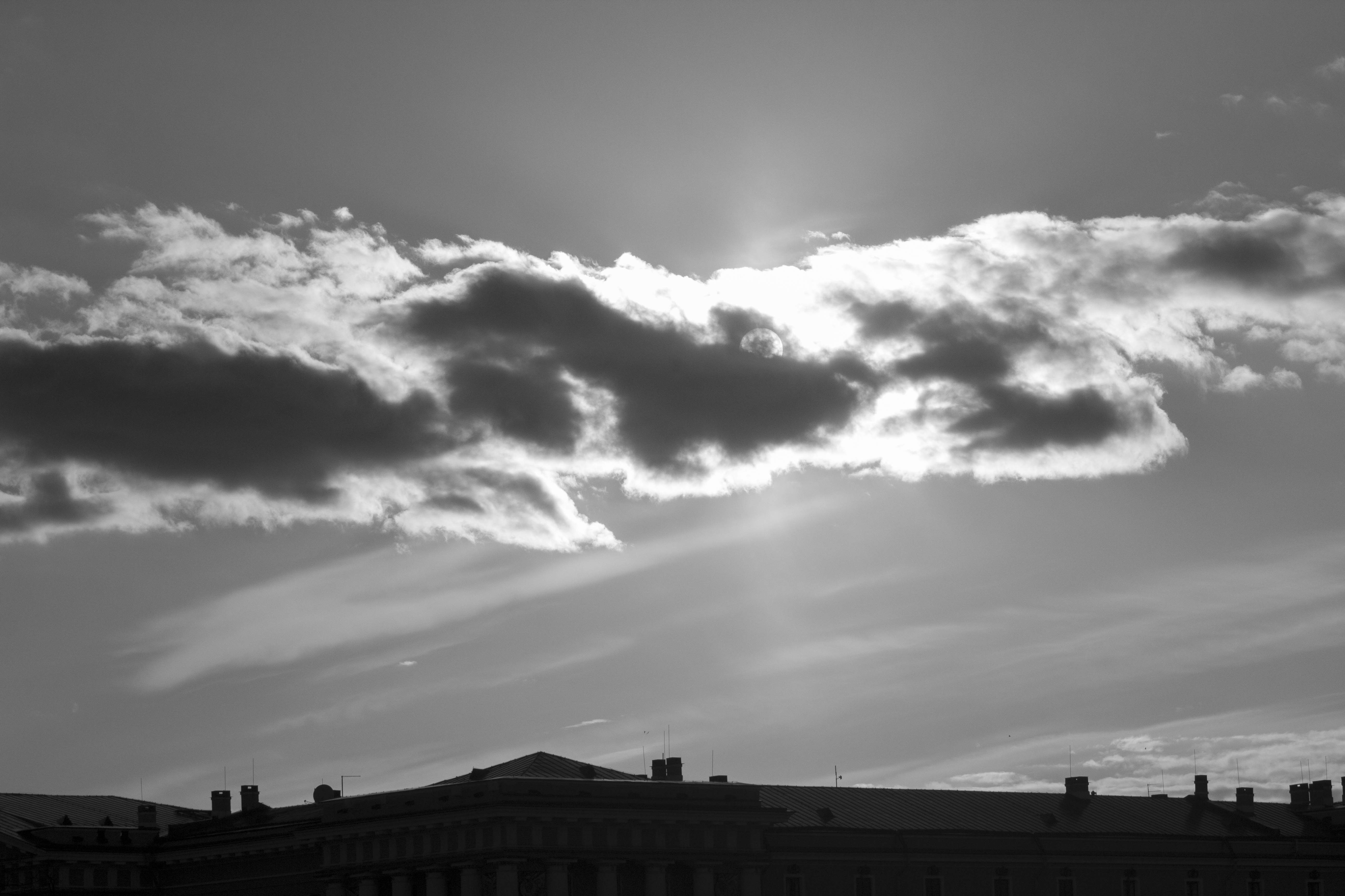 Clouds anna. Контрастное небо с облаками черно белое. СССР белые тучи. В. Королев - а тучи белые. Белые тучи в городе Брянске.